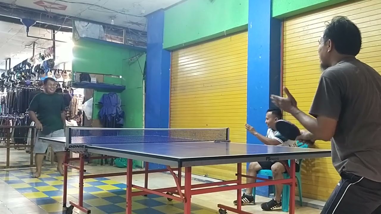 Sparing tenis meja untuk sehat dan bugar Tolitoli di PTM Plaza Tolitoli 