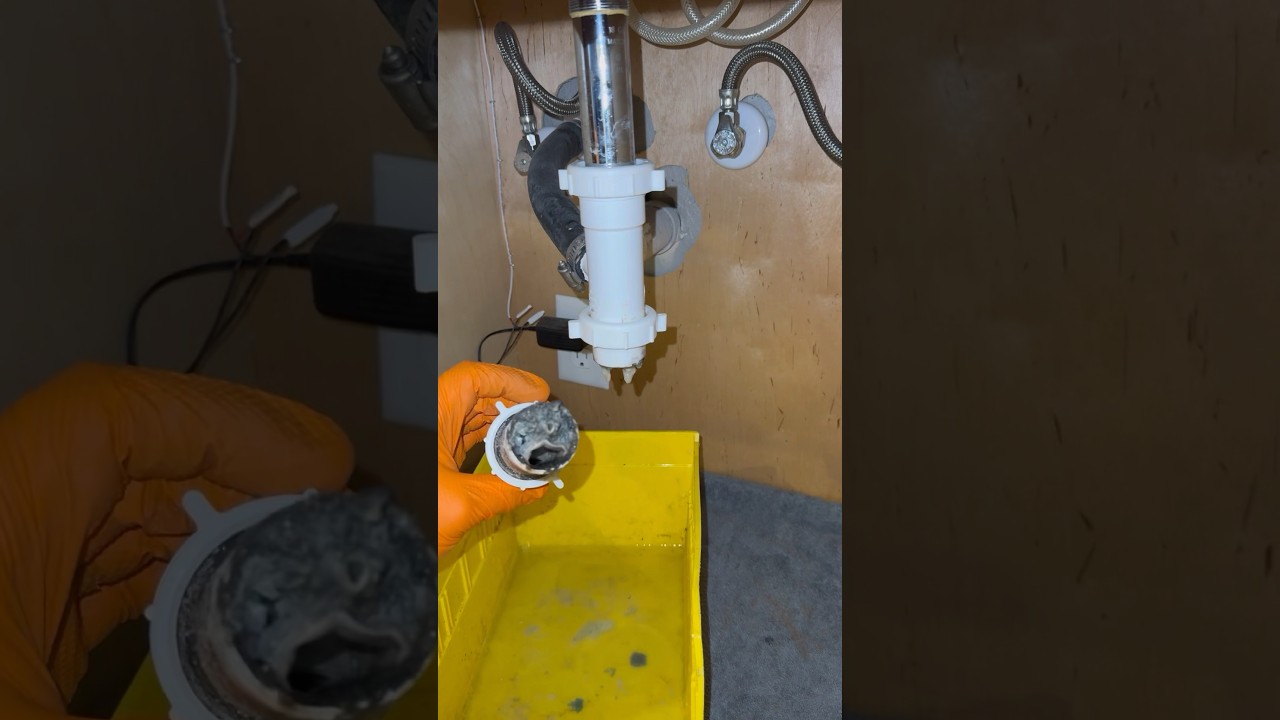 Конденсат кондиционера засоряет слив раковины