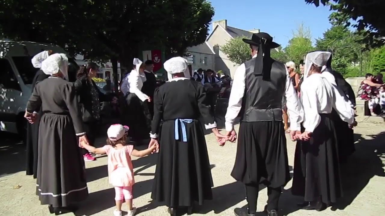 Breton Dancing In Guerlesquin Bretagne