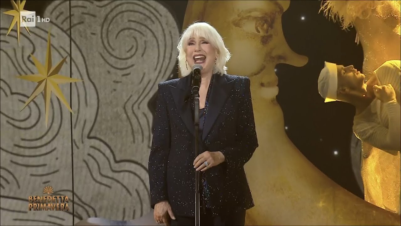 Loretta Goggi canta 