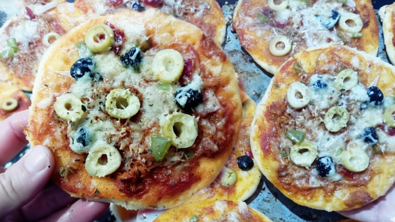 أم ضياء : ميني بيتزا بالطون🍕 بعجينة قطنية تذوب في الفم وأسرع صلصة🌙 لمائدة رمضان!