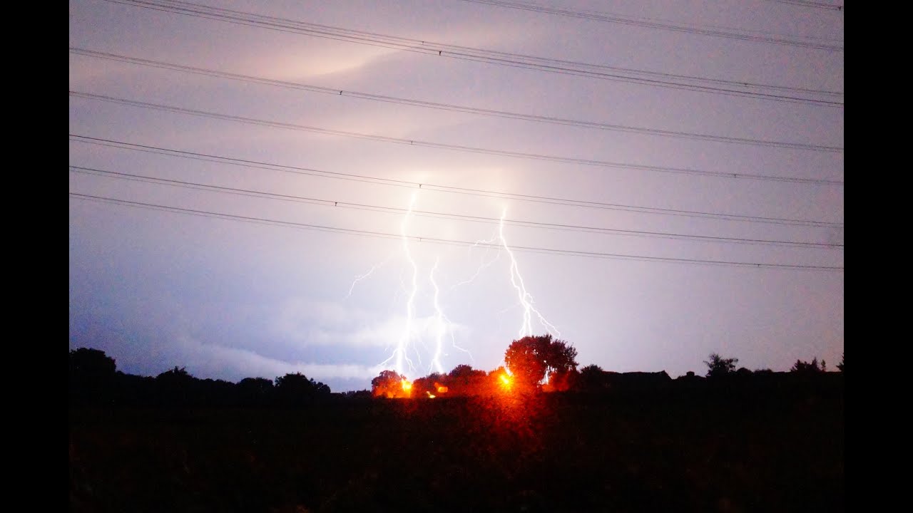 Zware Onweersbui trekt over Brabant heen en zorgt voor groot lichtspektakel, 13-08-2015