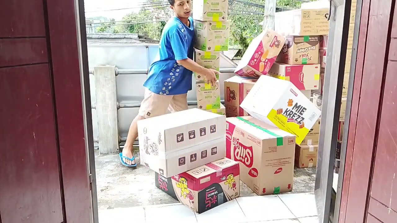 Cara Merapihkan Barang! #cara #hidupdibaliktoko #kerja #carakerja #keseharian  @hidupdibaliktoko