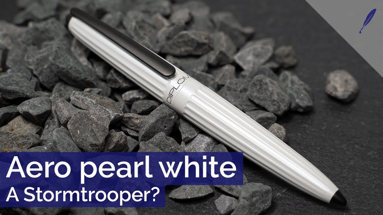 The Diplomat Aero pearl white - Fountain pen review. Is it a new stormtrooper?