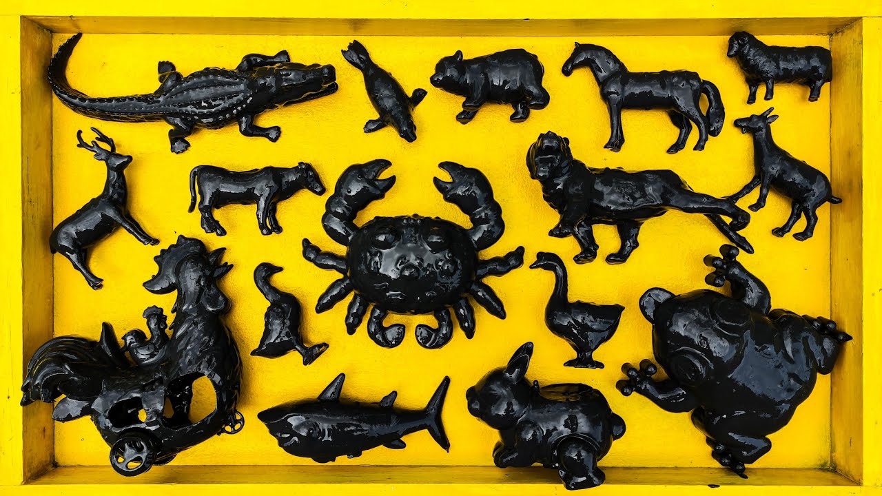 Membersihkan mainan hewan, sapi, bebek, angsa, ayam, gajah, singa, unta, buaya, zebra, kangguru.