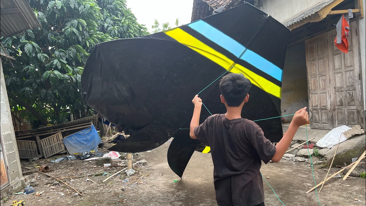 AKHIRNYA BOCIL DANIS NYOBAIN BIKIN LAYANGAN COTEK LAWAS UKURAN 3 METER