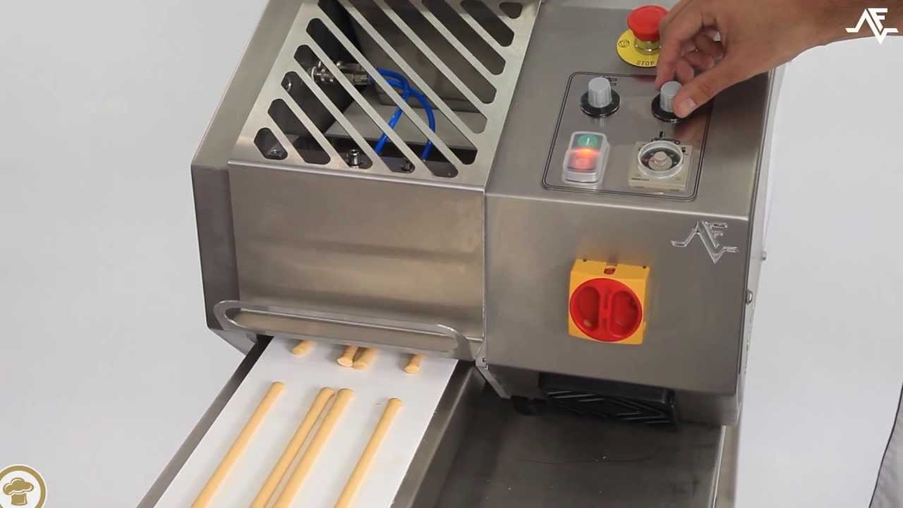 Biscoitos? Snacks? Grissinis? Extrusora de massas EMF - Equipamento descontinuado