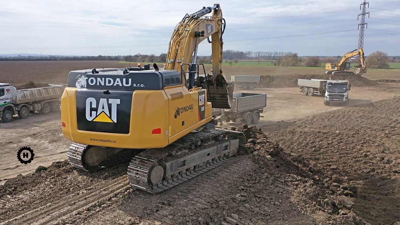 Nakládka a odvoz skrývky na dálnici D1 - Cat 352 a 336