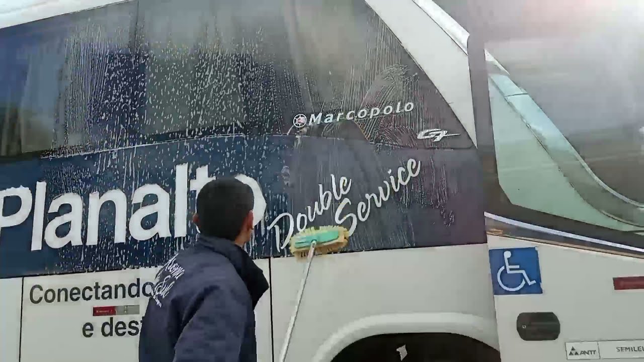 Как работает швабра при мытье автобусов?