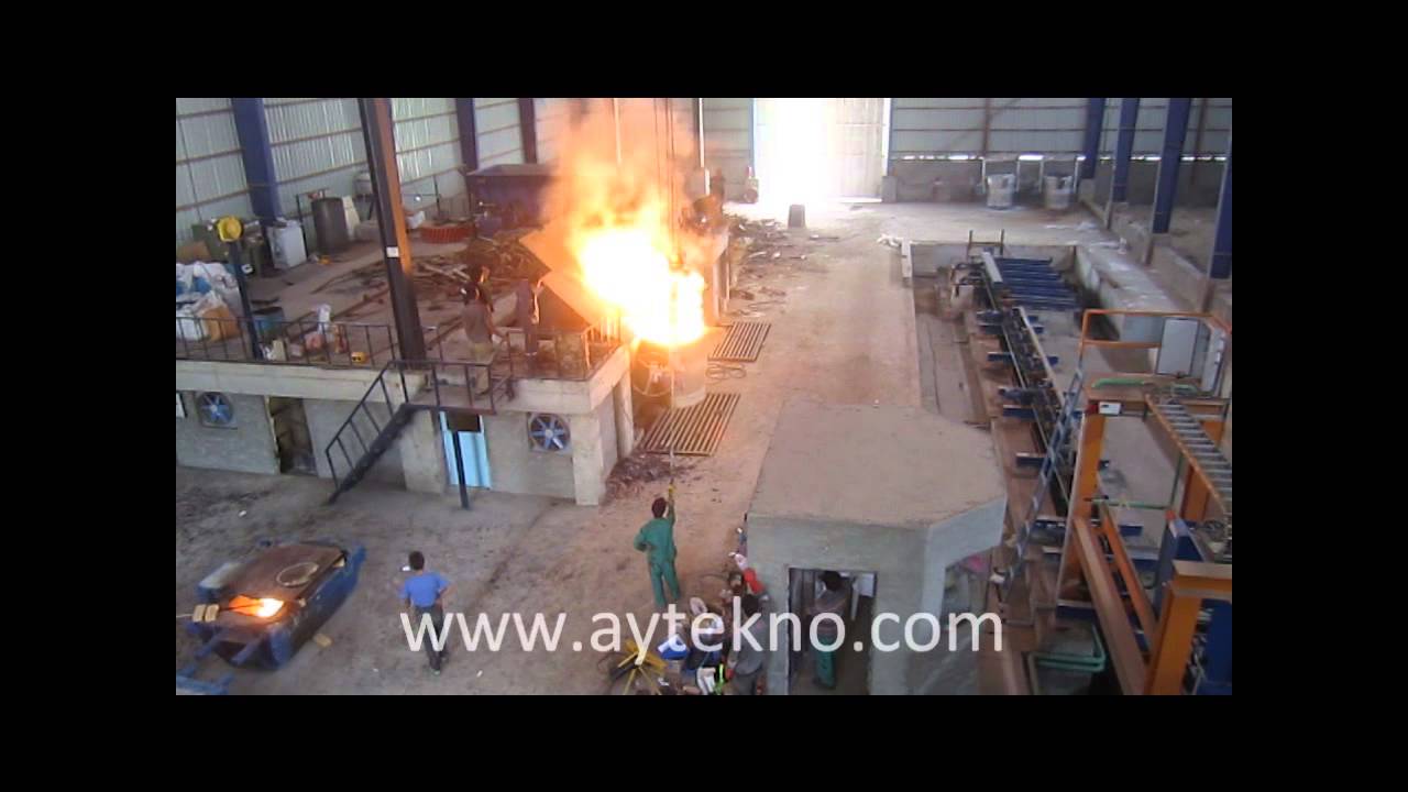 İnd&uuml;ksiyon ocağının potaya devrilmesi.Aytekno M&uuml;hendislik