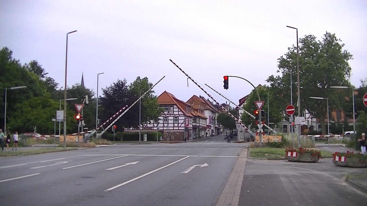 Spoorwegovergang Northeim (D) // Railroad crossing // Bahnübergang