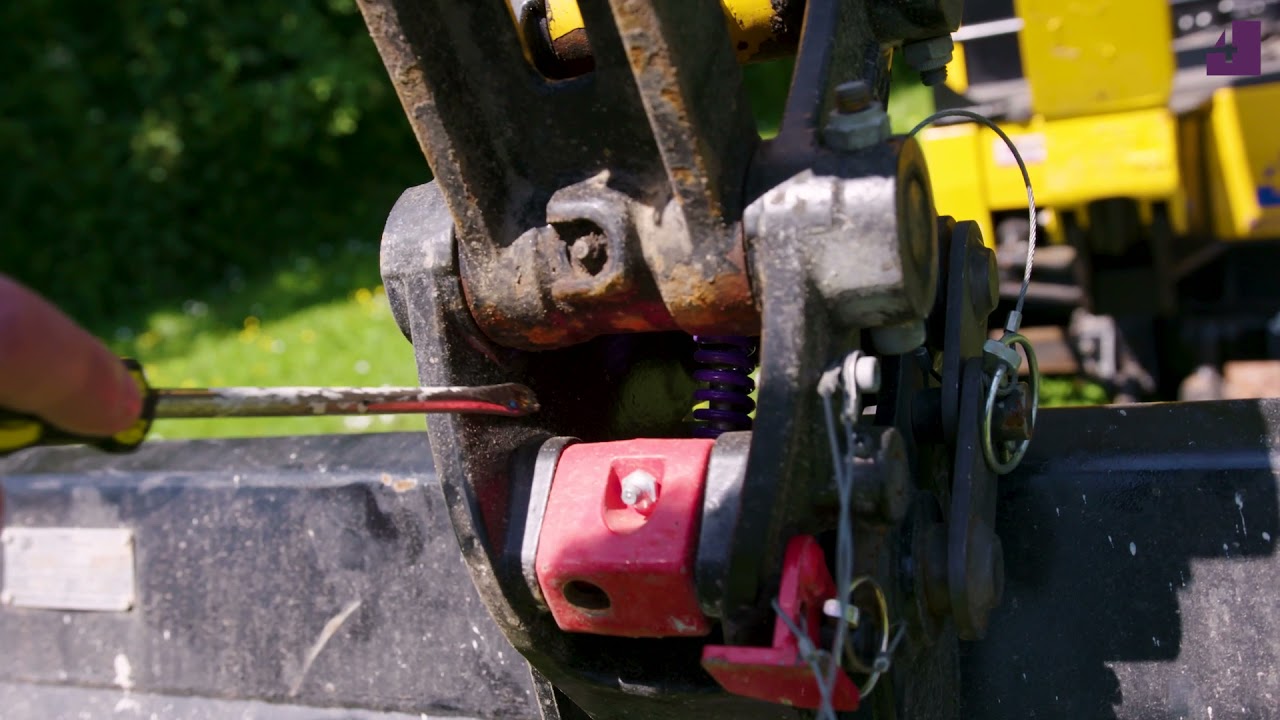 Common problems when changing a Spring & Lever Excavator bucket | 4group