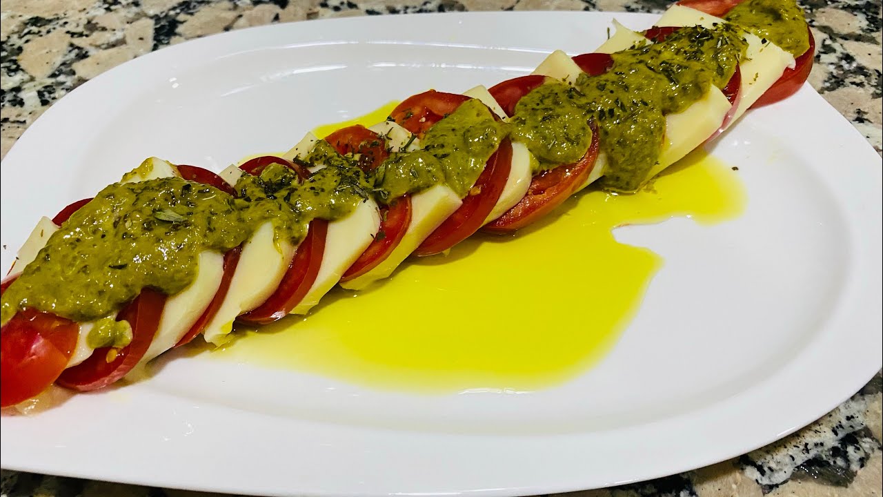 Salade tomates mozzarella avec sauce pesto 🍅🥗🍅 سلطة طماطم و موزاريلا￼