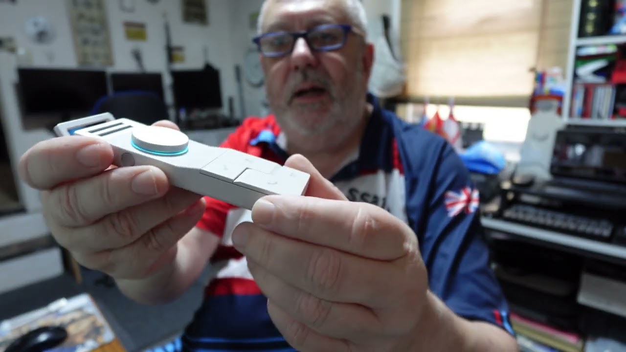 The HiDock P1 - Meeting Transcription, Translation and AI Summaries even using Bluetooth earbuds!