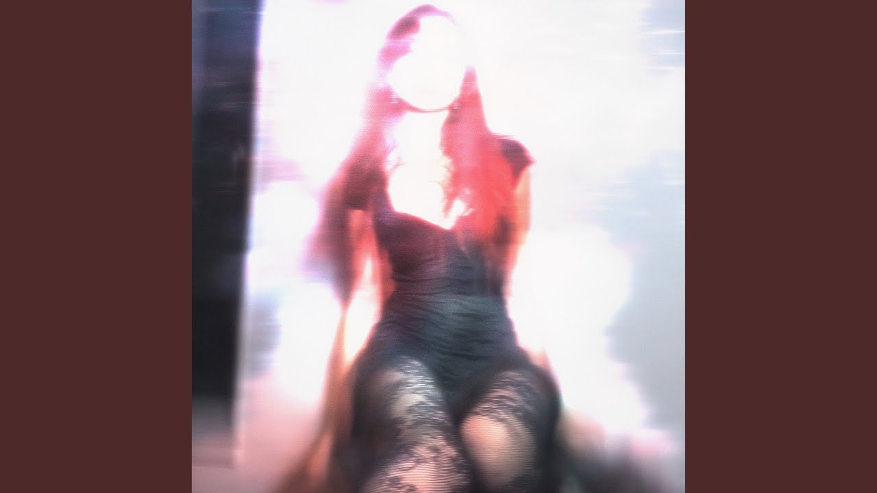 GAROTA MUITO M&Aacute;
