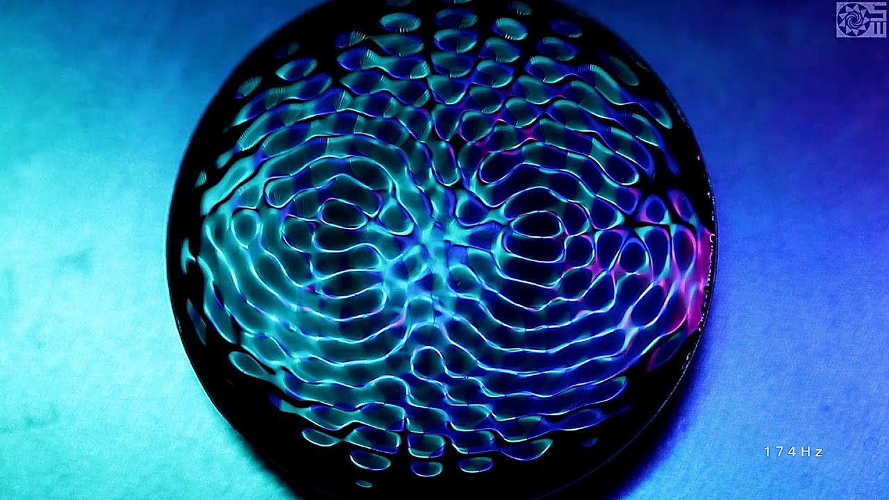 Cymatics on the water surface by Simon Wieland 2020