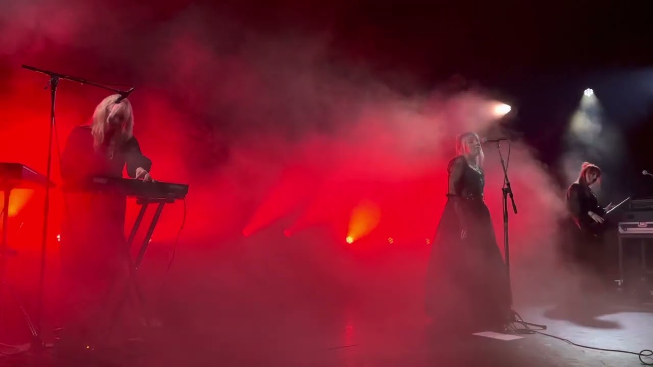 Kælan Mikla - Svört Augu, Grauzone Festival Paard Den Haag, Main stage 11/2/2023