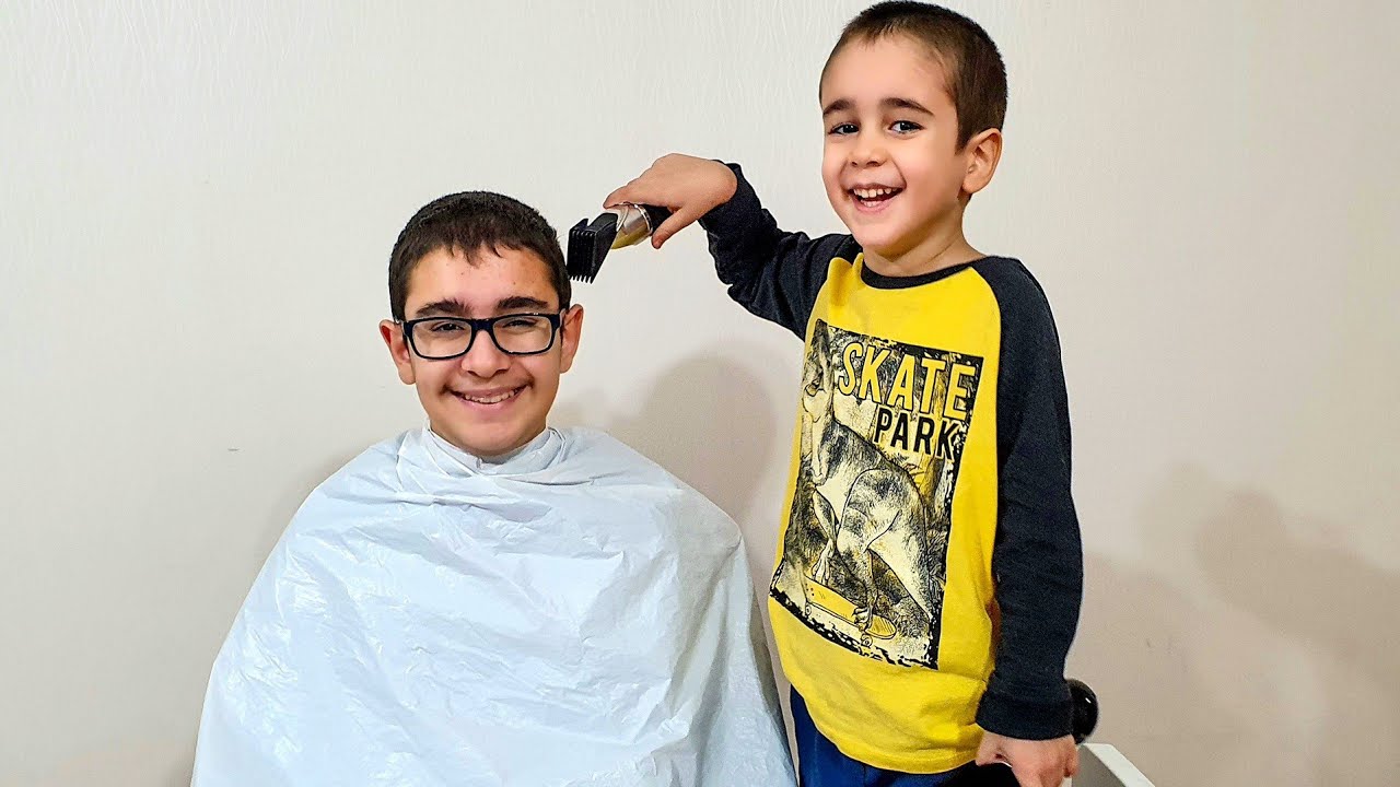 Berat ile Birlikte Buğra Abiyi Tıraş Ettik