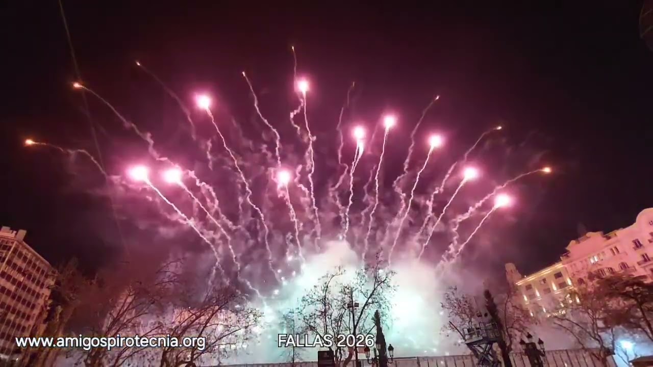 Castillo Fuegos Artificiales 13 de Marzo Fallas Valencia 2026 Pirotecnia Arco Iris Turis
