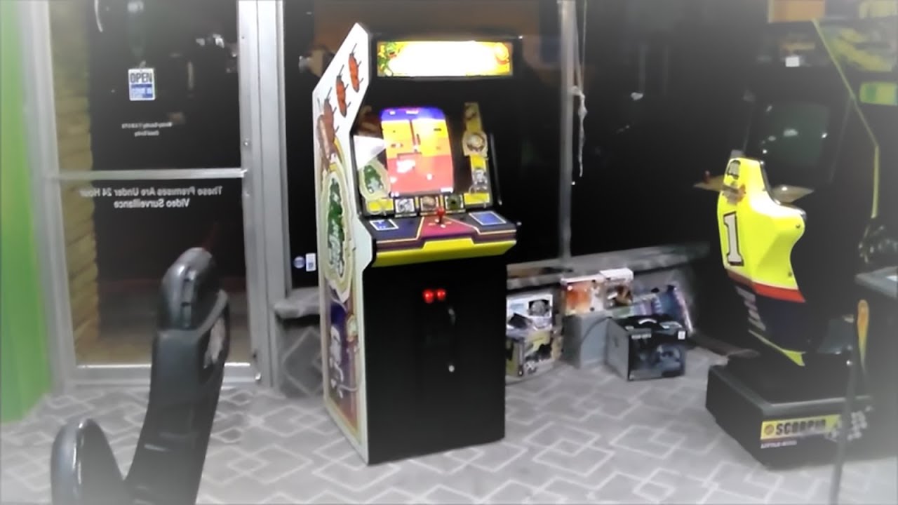 Atari's Legendary DIG DUG 1982 Arcade Game Cabinet - Beautiful Original Condition!