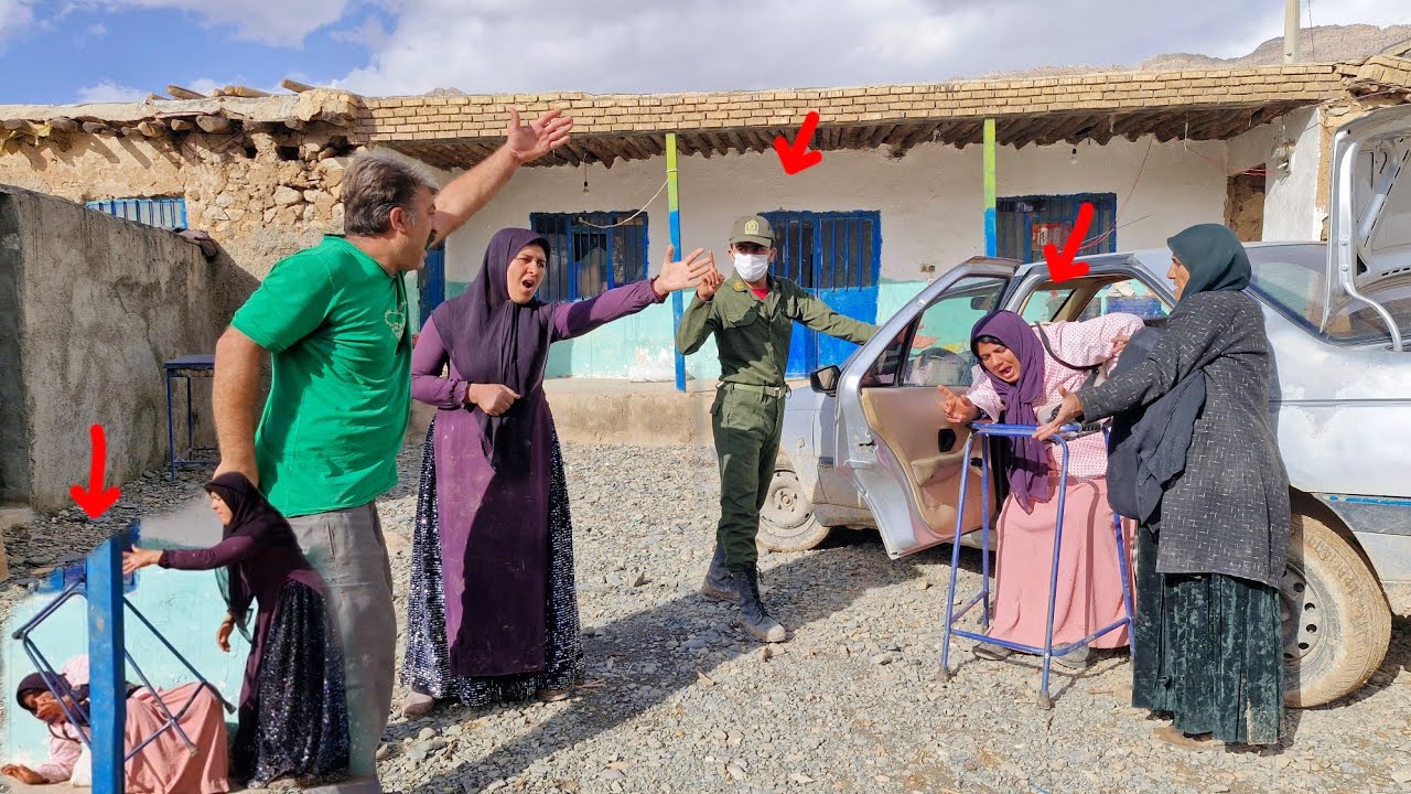 Zainab returns with the police and Sakineh tries to throw her out.