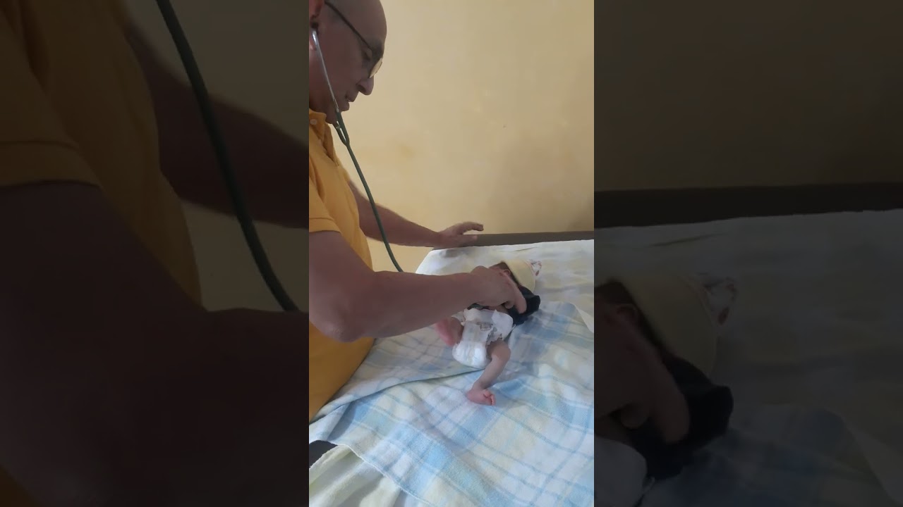 su  primer viisita  con el pediatra
