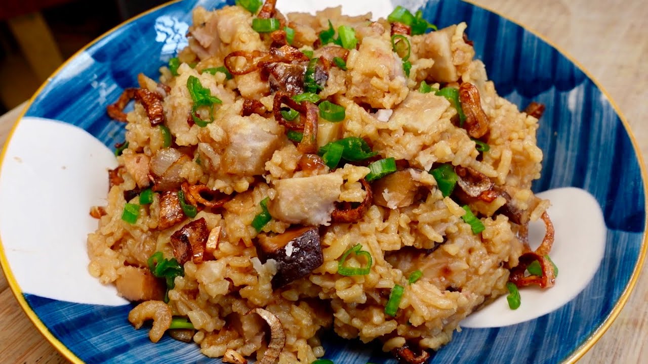 香喷喷的芋头饭，😋芋头软糯香甜，米饭吸足了各种食材的香气，超级好吃，做法简单又营养❤️Fragrant taro rice, 😋The taro is soft and sweet，delicious