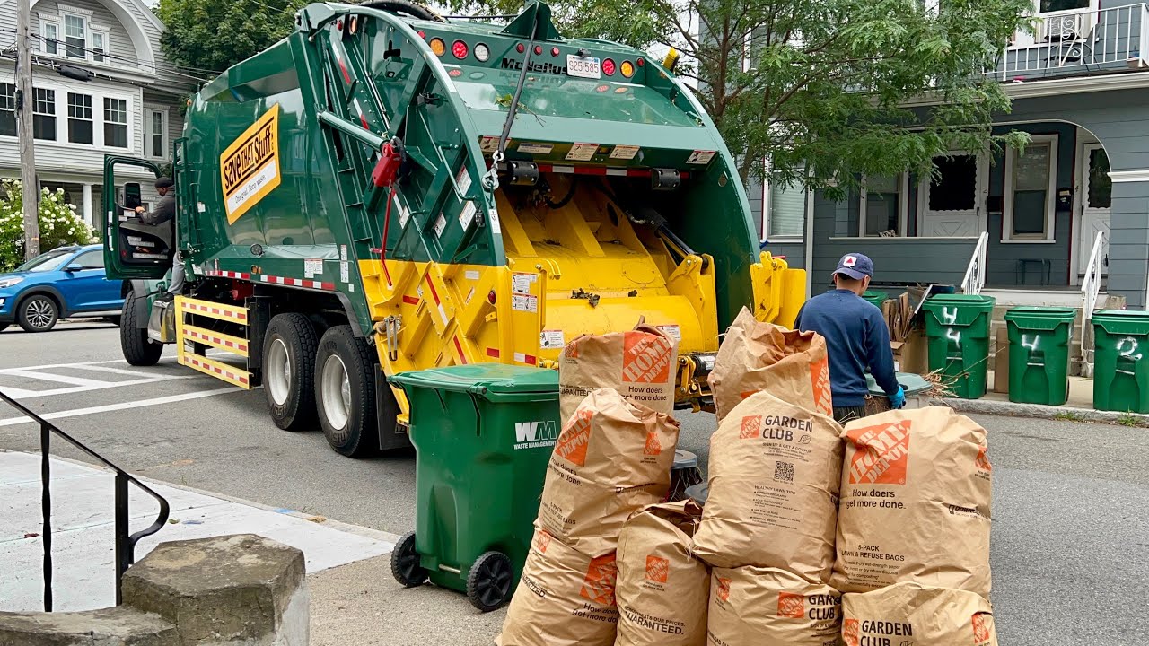 Brand New Save That Stuff Garbage Truck Packing Yard Waste