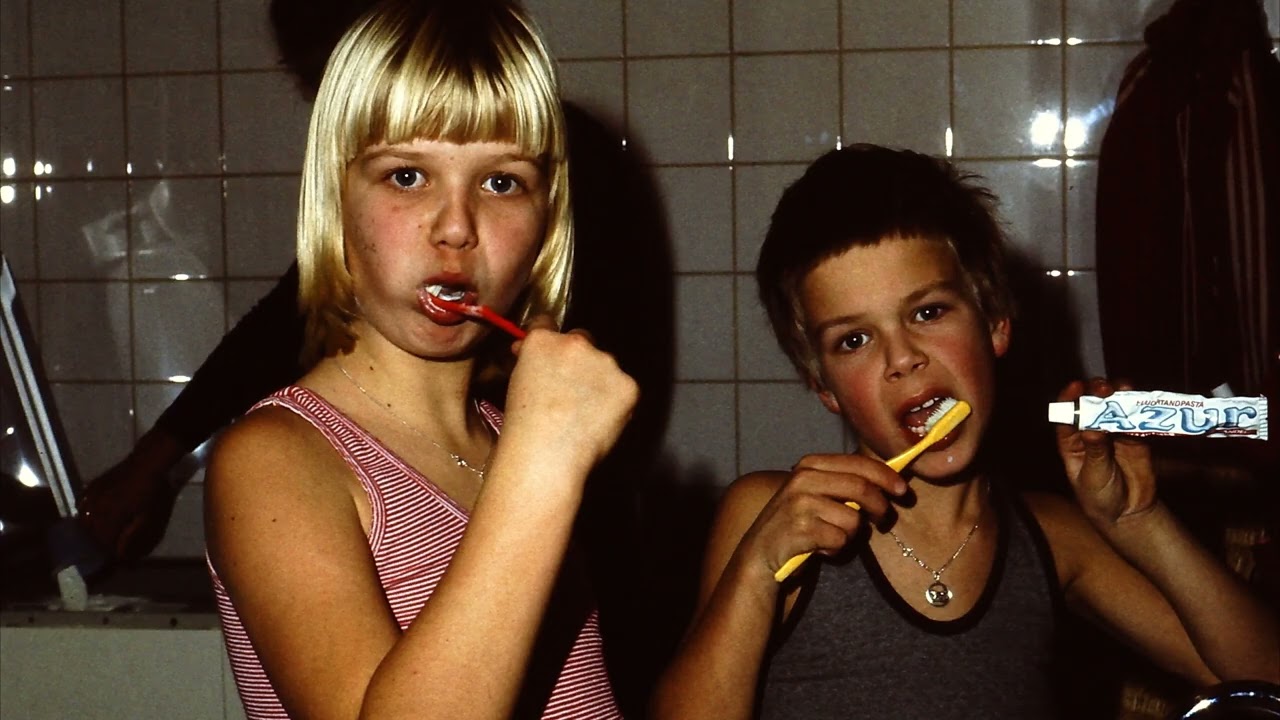 1981 27 foto's thuis Kerst, gekke bekken, Jol&Sander