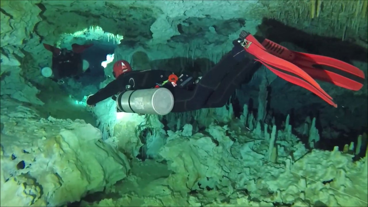 Sidemount cave diving expedition