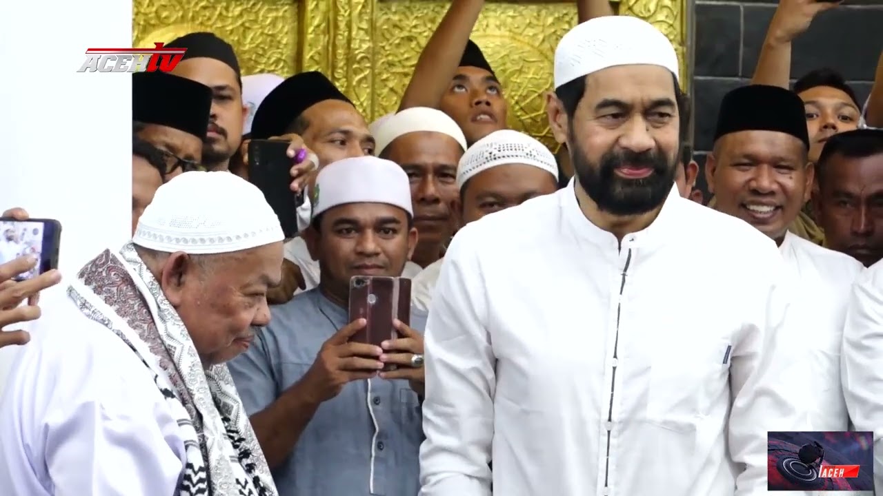 MUALEM KUKUHKAN ABU PAYA PASI IMAM BESAR MASJID RAYA BAITURRAHMAN