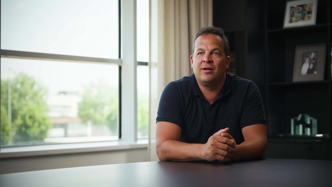 Thijs Heezen MKB Ondernemer van het Jaar 2024 door WTC/e Brainport | M. Heezen