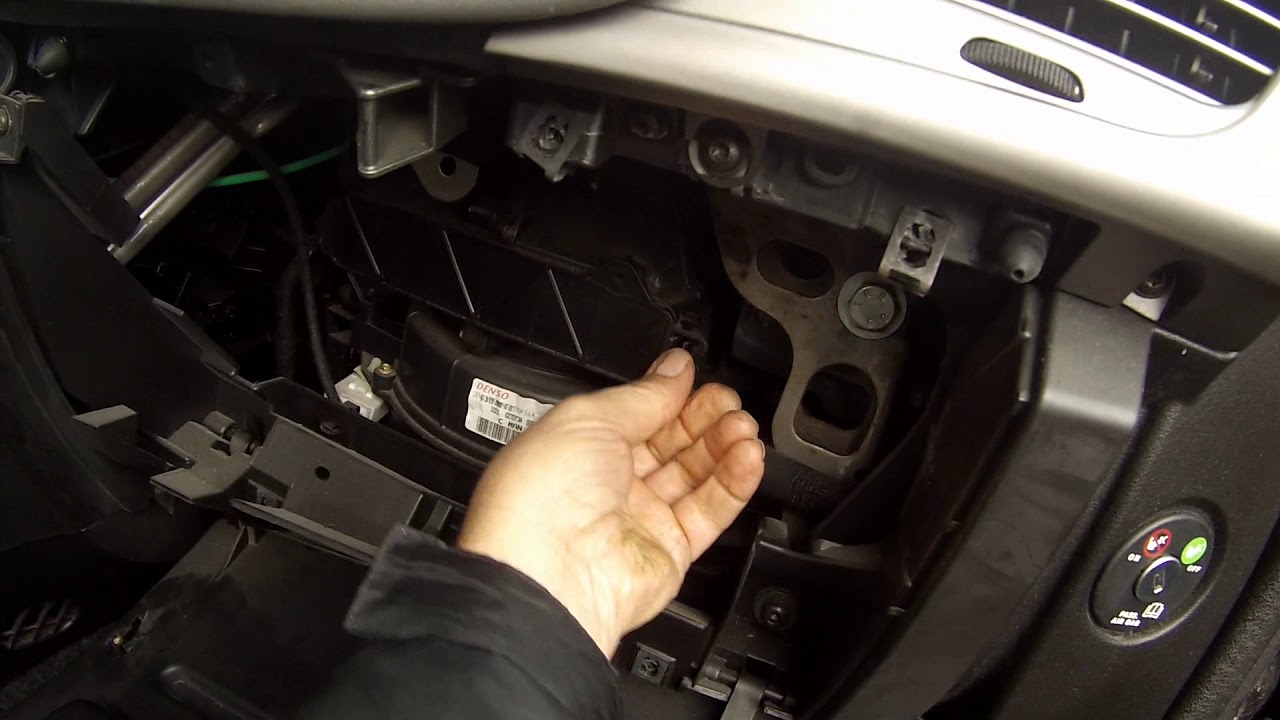 come sostituire filtro antipolline su lancia ypsilon 2004