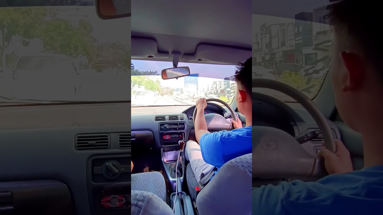 mengemudikan Toyota soluna GLI