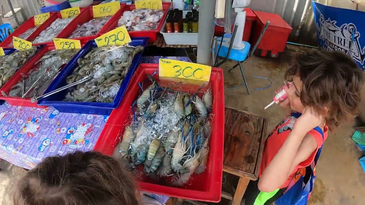 nice lil open air market bangkok