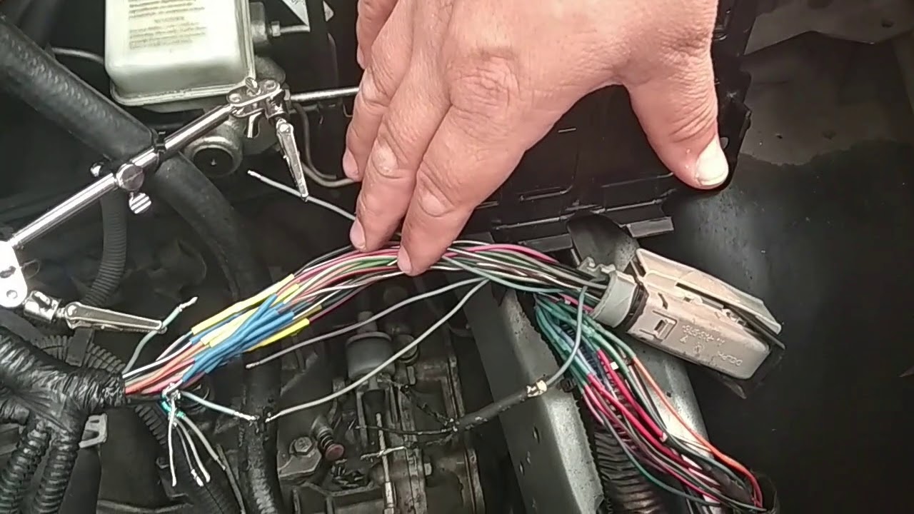 INSTALANDO COMPUTADORA CHEVY C3 2009