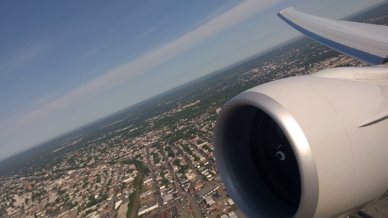United Airlines 777-300ER Engine Spool Up and Takeoff