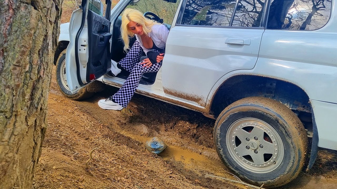 Driving car in Mud Road Car Get Stuck Pedalpumping Mitsubishi Jeep 4x4 (part 4)