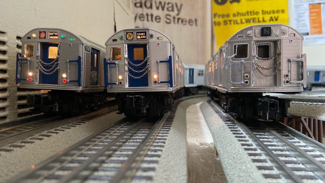MTH Subway: MTA NYCT 4-Car R32 (D) Train and 4-Car R32 (N) Train Subway Action