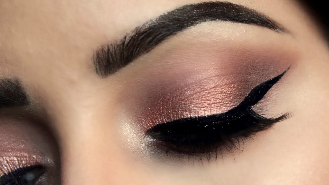 How to Apply Eyeshadow Step By Step For Beginners(आई मेकअप कैसे करें)| Deepti Ghai Sharma