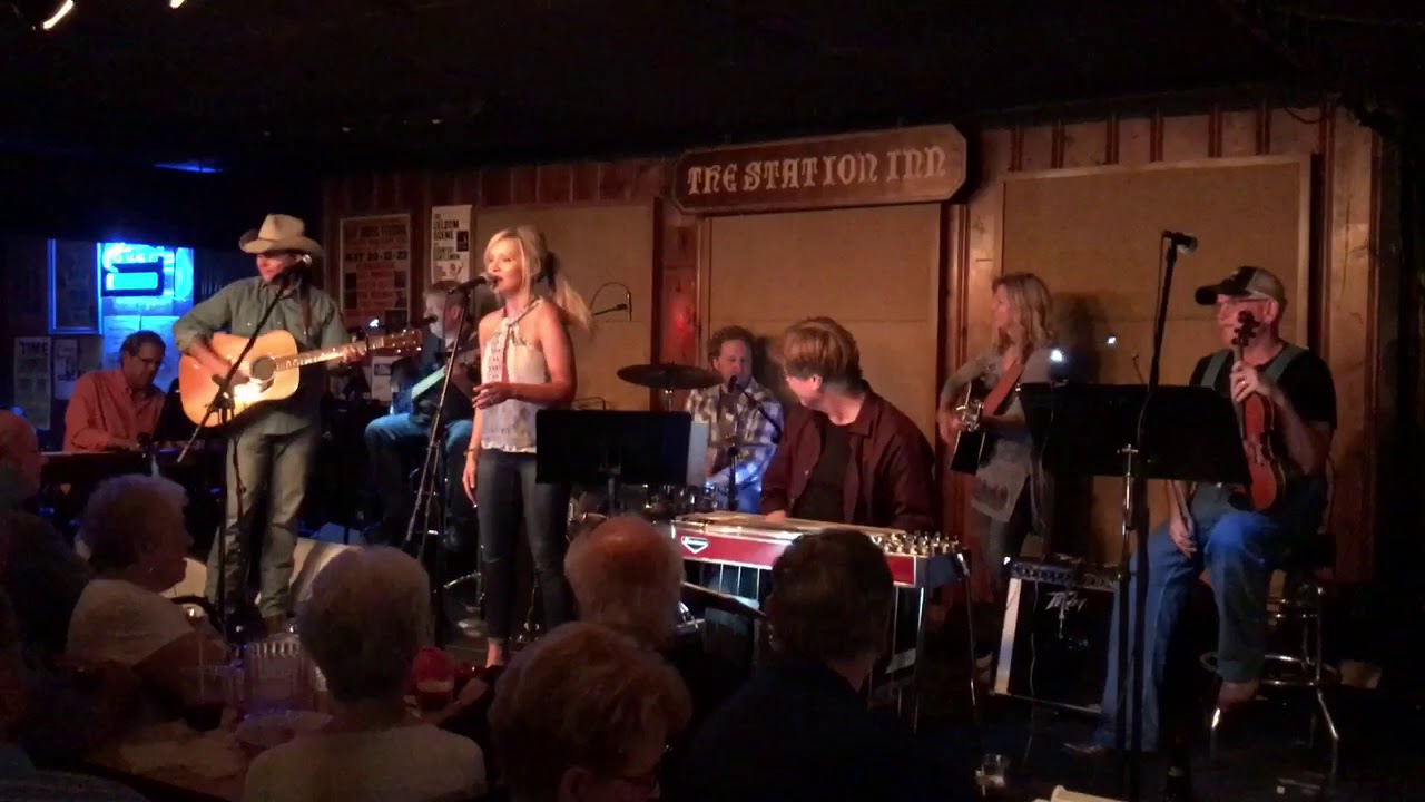 Teea Goans with 45 RPM in Nashville at the Station Inn