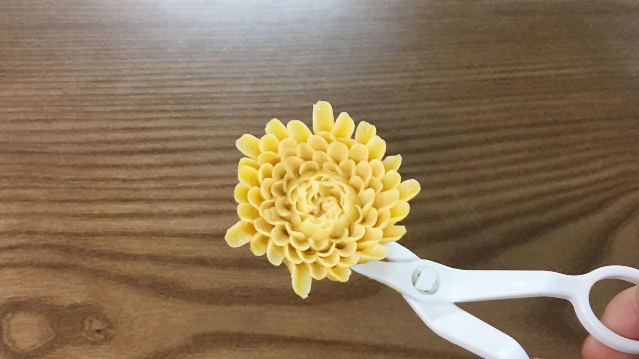 삐죽삐죽 국화를 만들어 보아요- 앙금플라워, 버터크림플라워 꽃짜기 [멜데루] (buttercream flowers, bean paste flowers_ Chrysanthemums)
