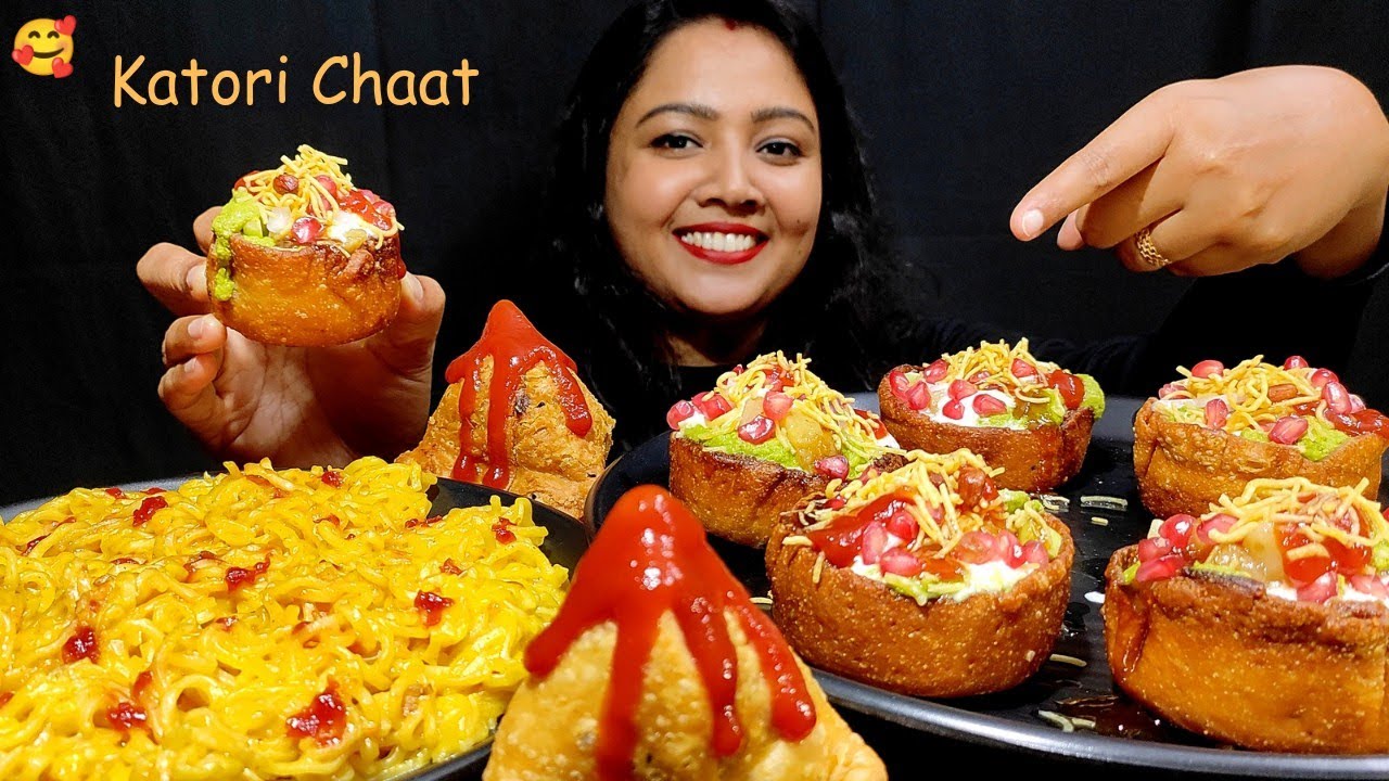 ASMR 🤤 eating Katori Chaat, Maggie Noodles, Samosa, Coke | Mukbang Street Food