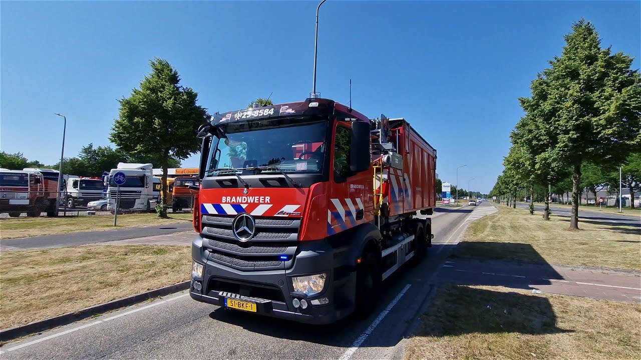PRIO1 Zeer Grote Brand  Lelystad ! Veel brandweer met spoed naar een Bos brand!