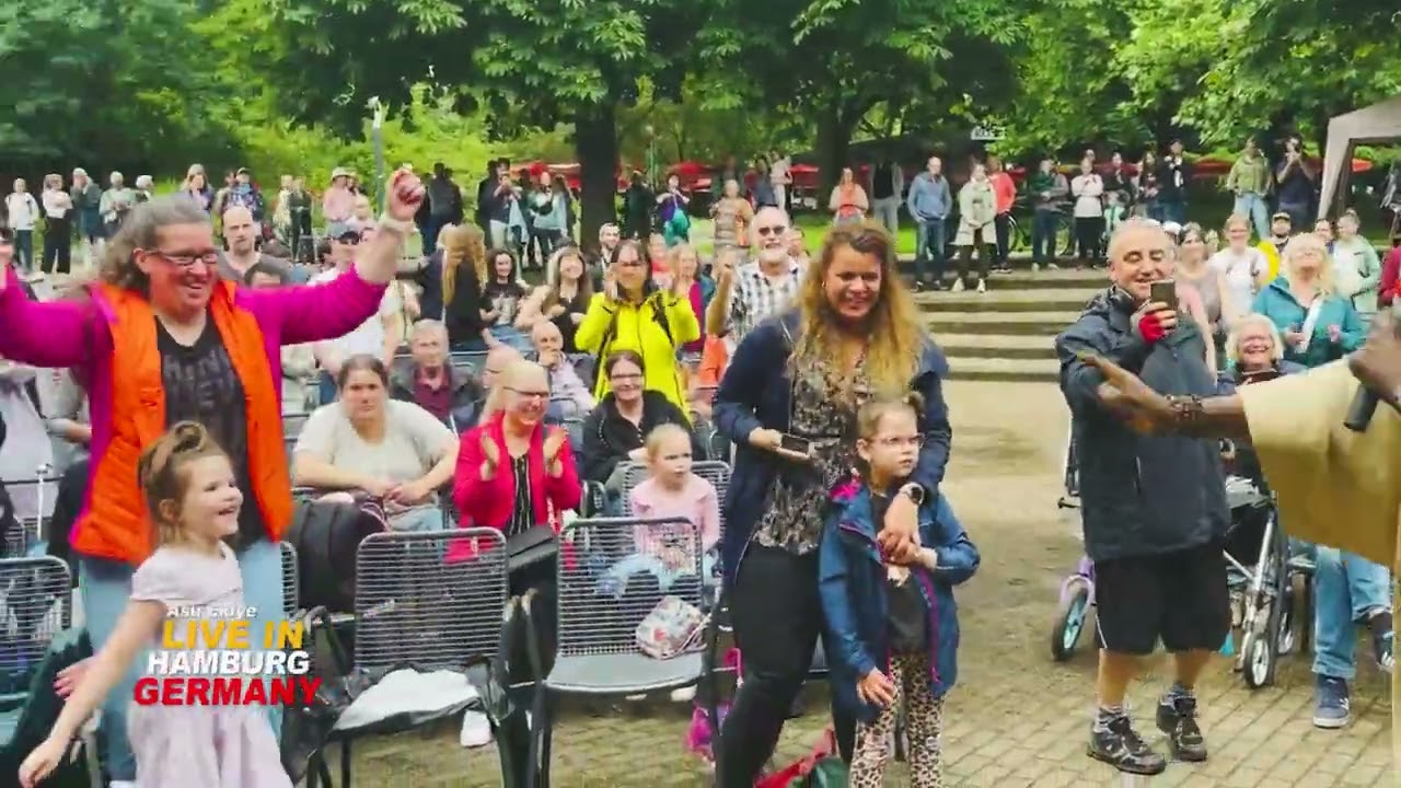 Asu Ekiye sings SEIYO in Hamburg Germany.