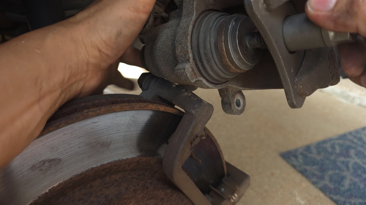 Como Cambiar los Frenos Traseros de un Ford Explorer