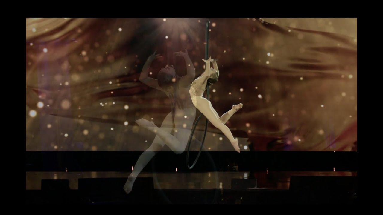 - AUTUMN MELODY THOMAS - Skyfall Aerial Vocals at the Golden Globes Theatre -