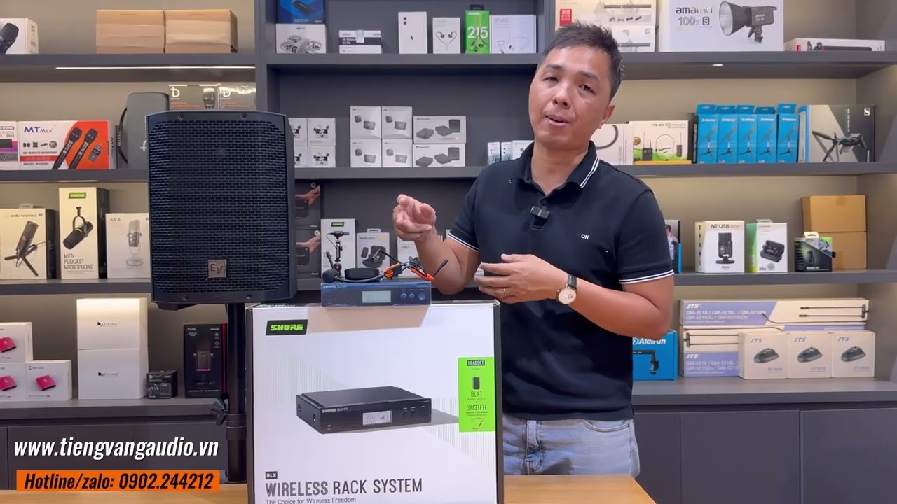 Test h&aacute;t với micro đeo tai Shure BLX14RA/SM31
