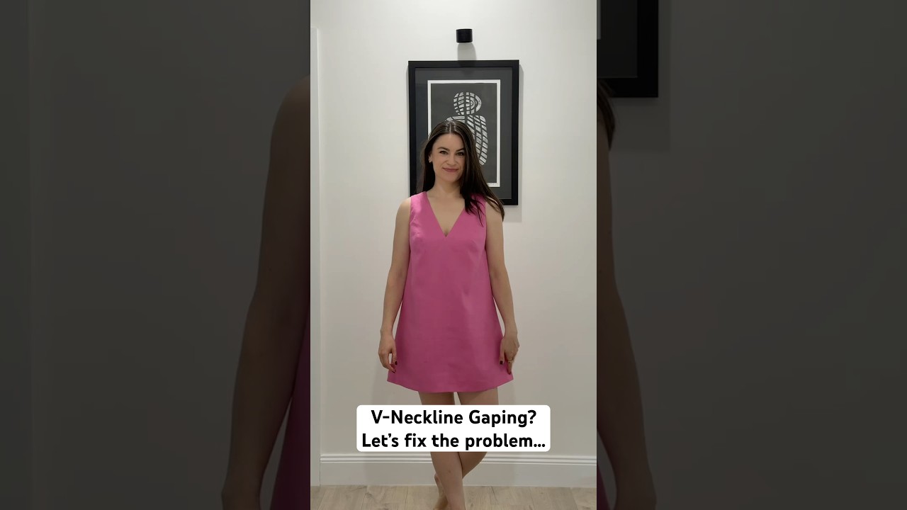 Низкие V-образные вырезы не должны быть слишком открытыми.