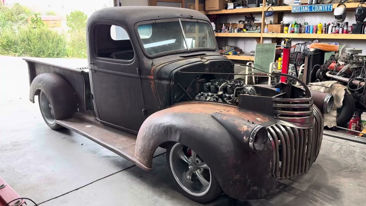 Пикап Chevrolet 1946 года с двигателем объемом 5,3 л